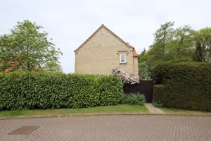 Side elevation- click for photo gallery